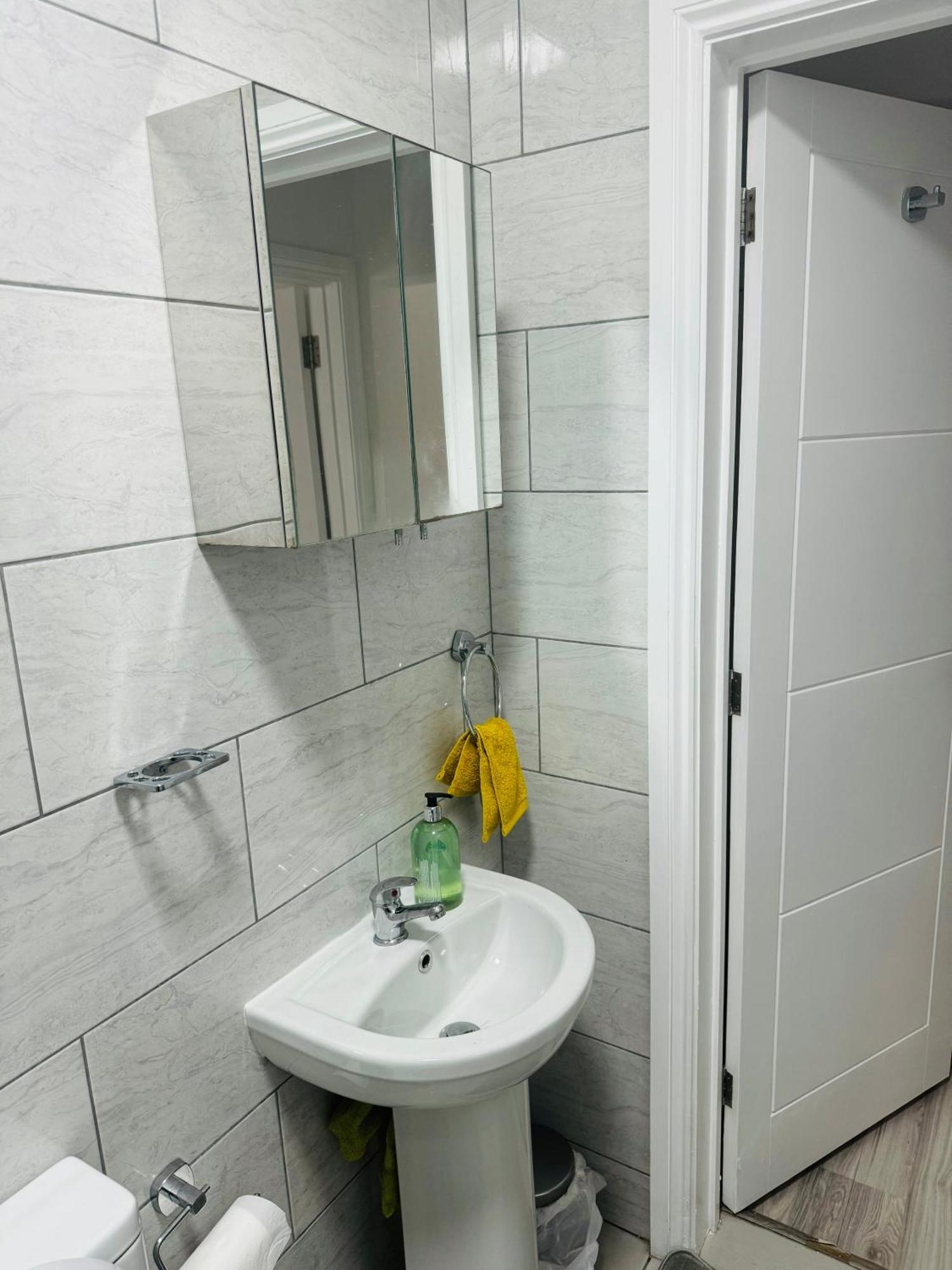 Dreams Apartment Croydon